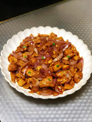 鸡丁炒洋葱，超级简单下饭的家常菜，2个大鸡腿不够吃，大人孩子都爱吃每次都光盘！的做法 步骤11