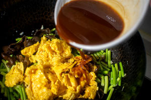 蒜薹这样炒，鲜香入味！好吃又营养🍚的做法 步骤7