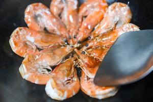 红红火火｜家宴餐桌C位的糖醋大虾的做法 步骤7