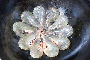 红红火火｜家宴餐桌C位的糖醋大虾的做法 步骤6