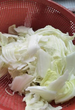 白菜炖豆腐的做法 步骤1