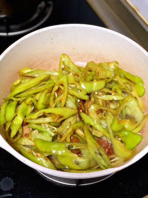 无敌下饭的家常菜，糖醋辣椒！一道菜三种口味的碰撞！酸、甜、辣，拌米饭没人能抗拒的做法 步骤5