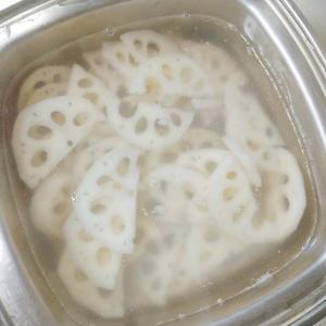 糖醋莲藕的做法 步骤2