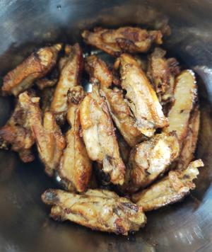 100道家常菜之蒜香鸡翅的做法 步骤5