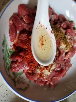 吃不到膻味的比烧烤更好吃的孜然羊肉🐏的做法 步骤5