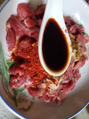 吃不到膻味的比烧烤更好吃的孜然羊肉🐏的做法 步骤6