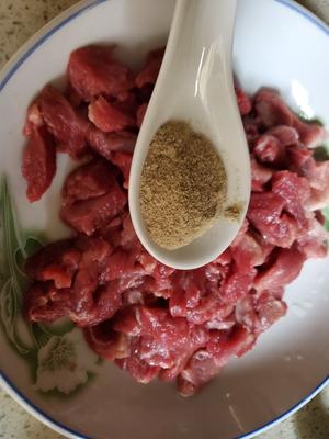 吃不到膻味的比烧烤更好吃的孜然羊肉🐏的做法 步骤2