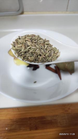 煮毛豆的做法 步骤2