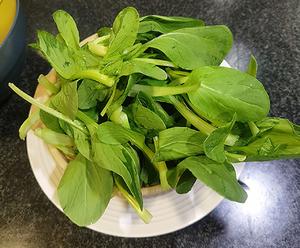 快手家常菜丨千张炒鸡毛菜的做法 步骤4