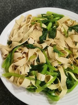 快手家常菜丨千张炒鸡毛菜的做法 步骤1