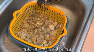 普宁豆炒炒花甲｜快手菜的做法 步骤1
