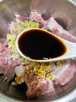 零失败快手菜：蒜香蒸排骨的做法 步骤2