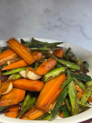 四季豆炒胡萝卜-下饭家常菜-素菜杂蔬一锅炒-快手菜简单的做法 步骤6