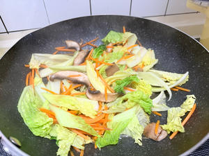 超简单懒人快手菜【韩式蔬菜烤牛肉】的做法 步骤3