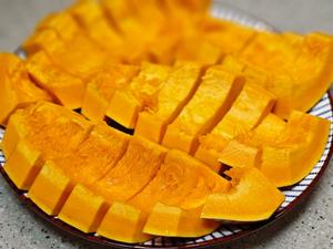 南瓜蒸排骨的做法 步骤2
