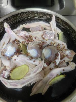 堪比绝味鸭脖、周黑鸭的卤货（甜辣味）的做法 步骤2