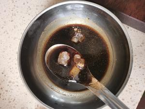 五香熏鲅鱼
就是那个味，年夜饭冷菜必不可少，下酒菜必备！的做法 步骤6
