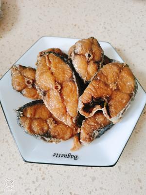 五香熏鲅鱼
就是那个味，年夜饭冷菜必不可少，下酒菜必备！的做法 步骤11