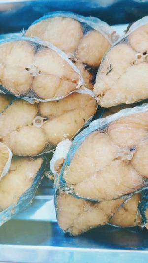 五香熏鲅鱼
就是那个味，年夜饭冷菜必不可少，下酒菜必备！的做法 步骤12
