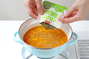10分钟封神菜！金汤酸菜粉丝牛肉，酸辣暴击 汤底舔盘的做法 步骤7