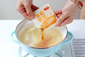10分钟封神菜！金汤酸菜粉丝牛肉，酸辣暴击 汤底舔盘的做法 步骤5