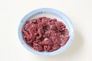 10分钟封神菜！金汤酸菜粉丝牛肉，酸辣暴击 汤底舔盘的做法 步骤3