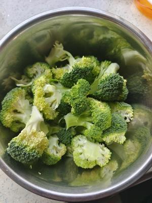 西蓝花虾仁（虾仁，大虾等）（快手菜/大人孩子都爱）的做法 步骤1