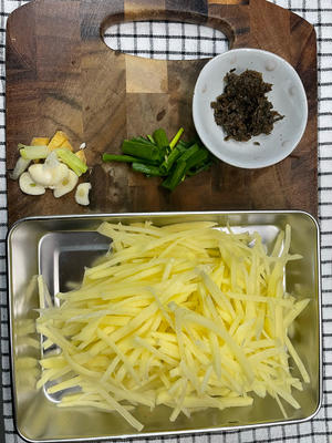快手菜&芽菜土豆丝的做法 步骤1
