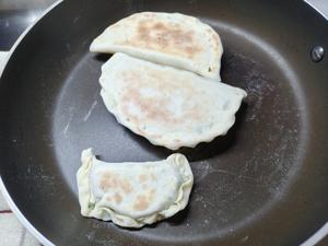 0失败韭菜盒子，有手就会，快手晚餐早餐各种餐的做法 步骤9