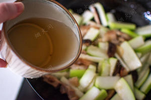 夏天瓠瓜这样烧！咸鲜回甘，好吃又下饭🍚的做法 步骤6