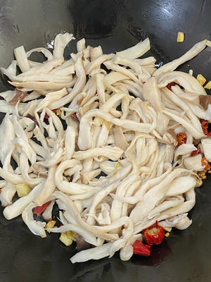 10分钟快手菜-干煸杏鲍菇❗劲道入味越嚼越香的做法 步骤4