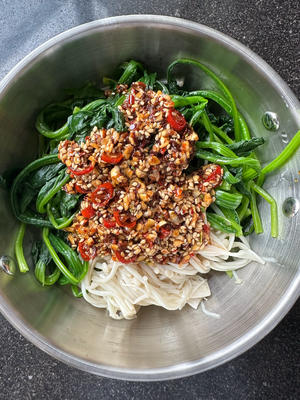 凉拌菠菜金针菇的做法 步骤9