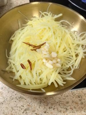 凉拌土豆丝/快手家常菜的做法 步骤2