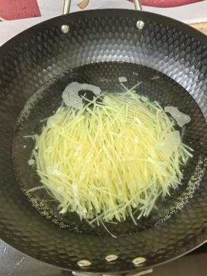 凉拌土豆丝/快手家常菜的做法 步骤1