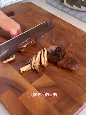 创意黑松露红肠土豆焖饭的做法 步骤3
