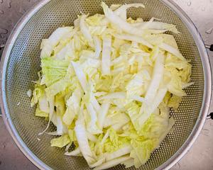 没啥创意的创意菜·醋溜白菜蛋皮的做法 步骤1