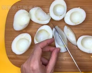 不用油炸，更健康的快手创意菜，金沙虾球的做法 步骤4