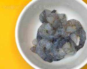 不用油炸，更健康的快手创意菜，金沙虾球的做法 步骤1