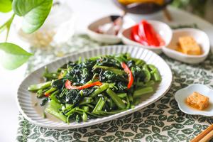快手零失败！在家复刻酒楼白腐乳空心菜的做法 步骤12