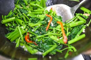 快手零失败！在家复刻酒楼白腐乳空心菜的做法 步骤11