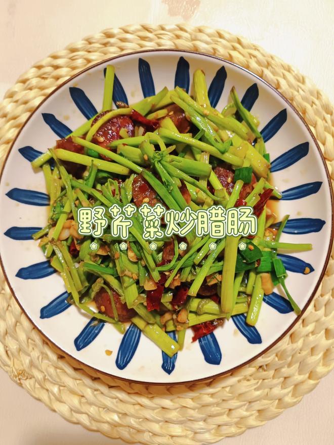 野芹菜炒麻辣腊肠Ｉ春日限定菜香辣下饭巨好吃